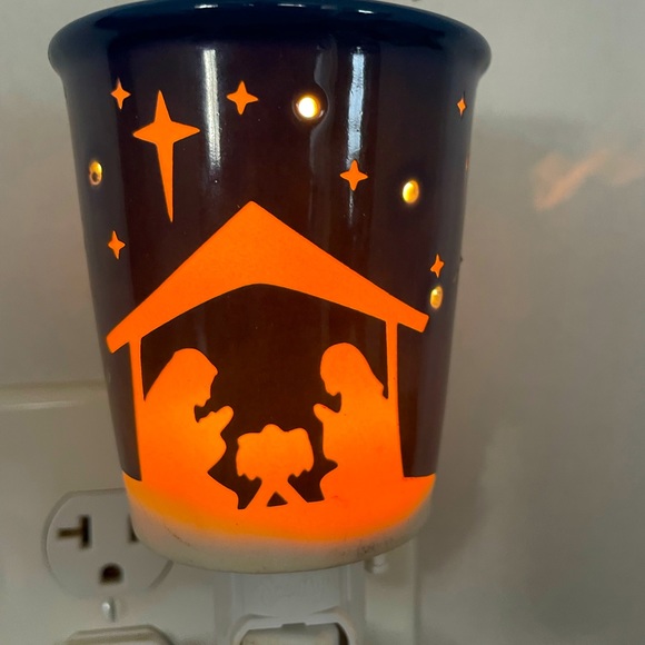 Scentsy Holiday Scentsy Nativity Silent Night Plug In Wax Warmer